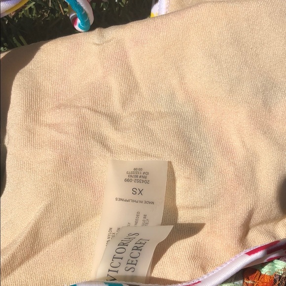 Victoria’s Secret halter bikini - Picture 6 of 7